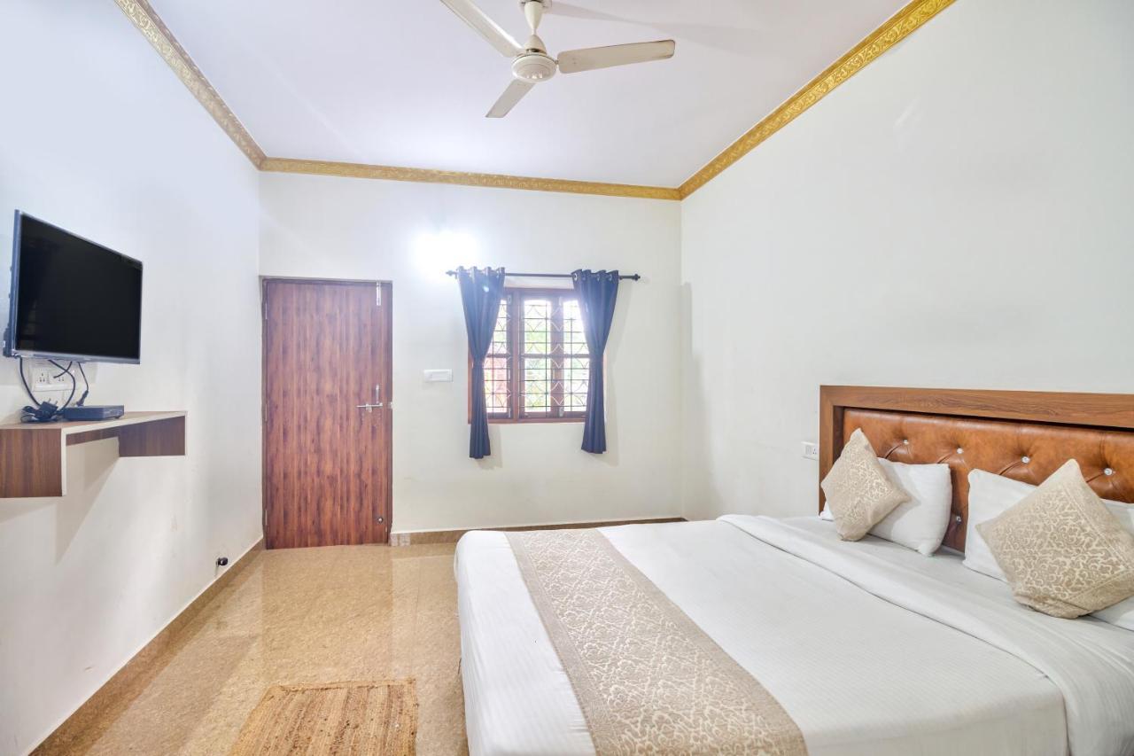 Отель Calangute Bay Экстерьер фото